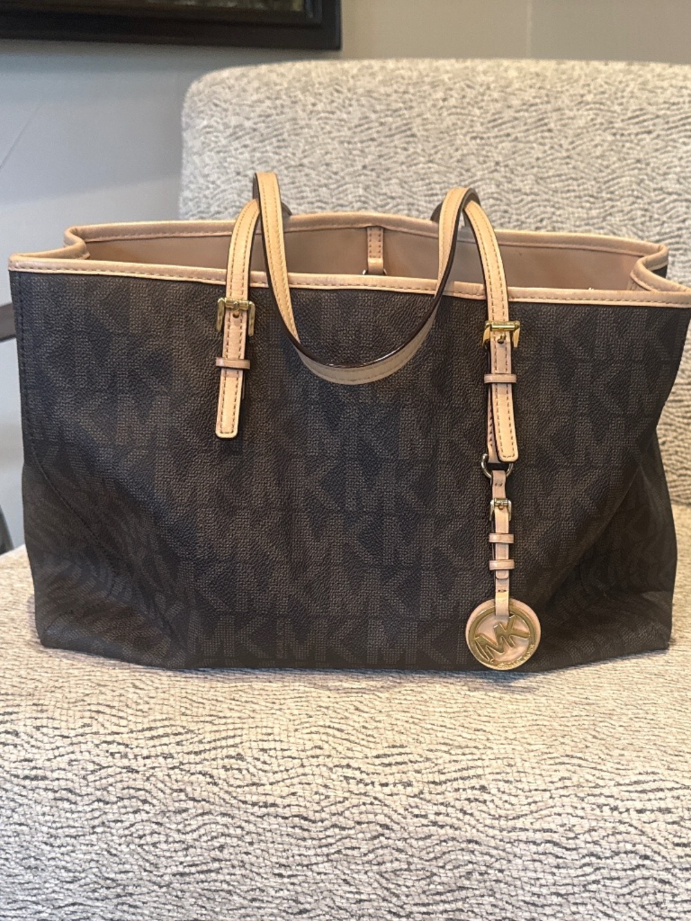 Michael Kors Jet Set Travel signature tote